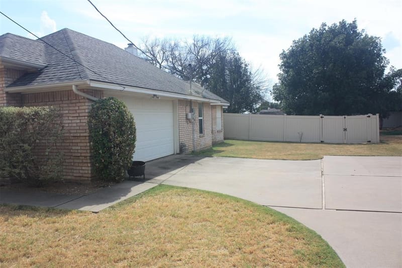 3904 Santa Cruz Street, Granbury TX 76049 - Photo 5