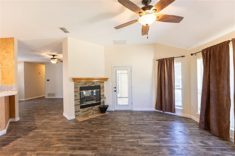 3904 Santa Cruz Street, Granbury TX 76049 - Photo 9