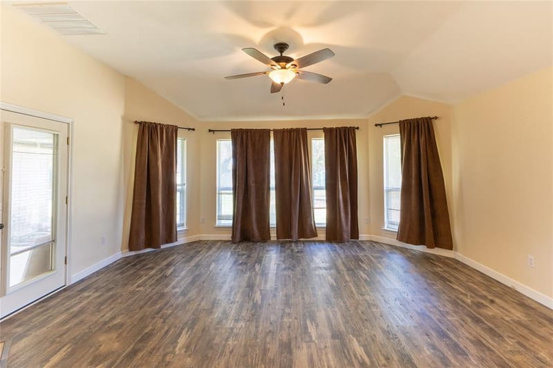 3904 Santa Cruz Street, Granbury TX 76049 - Photo 10