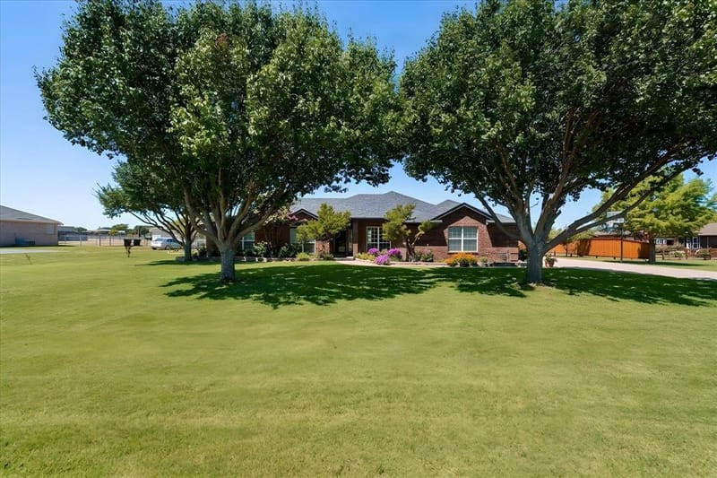 11005 Flores Trail, Crowley TX 76036