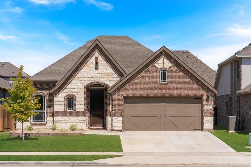 1025 Rosebay Drive, Justin TX 76247