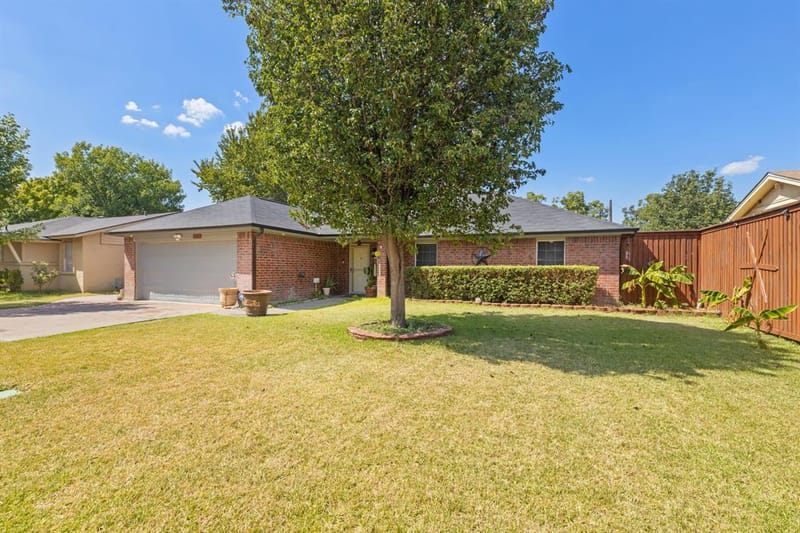 2505 Cloverdale Street, Arlington TX 76010