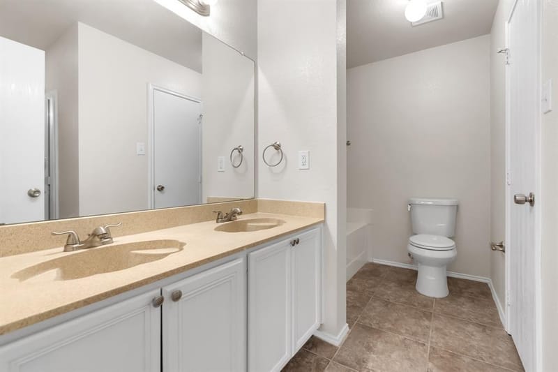 1039 Caliente Drive, Grand Prairie TX 75051 - Photo 12