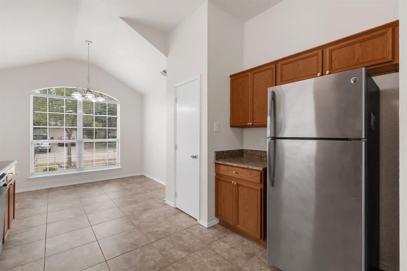 1039 Caliente Drive, Grand Prairie TX 75051 - Photo 8