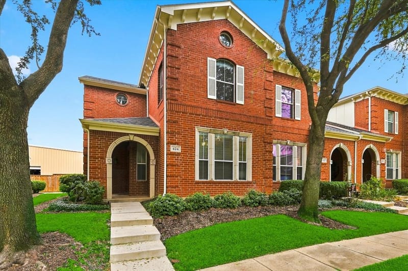 424 Legends Drive, Lewisville TX 75057