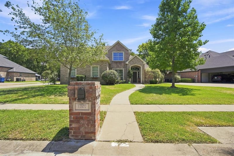 1207 Oak Creek Drive, Ennis TX 75119 - Photo 8