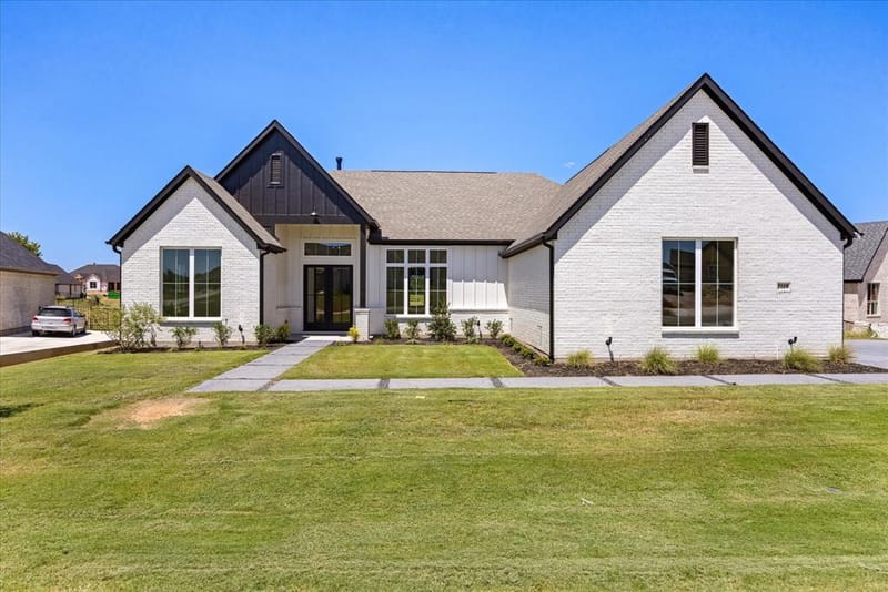 2119 Middlewood Circle, Granbury TX 76049 - Photo 2