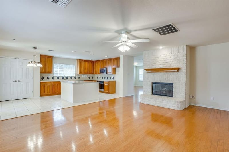 4205 Bayside Court, Arlington TX 76016 - Photo 5