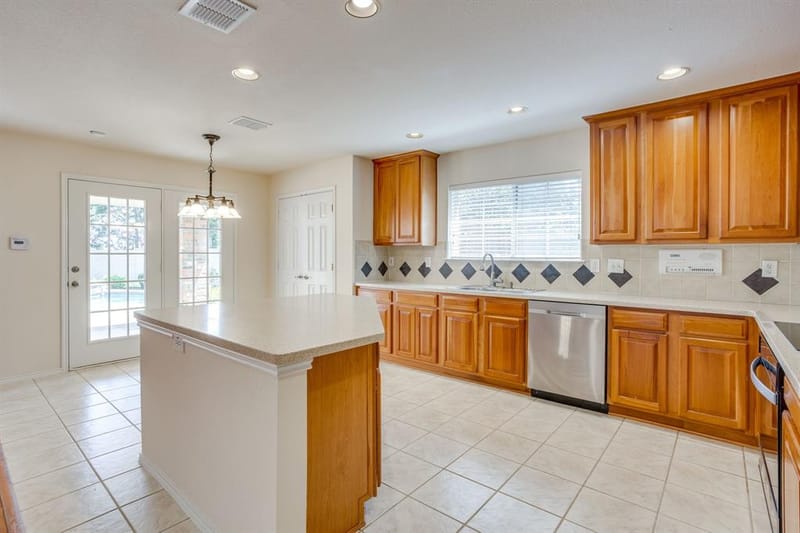 4205 Bayside Court, Arlington TX 76016 - Photo 9