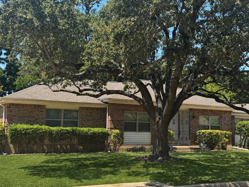 2108 Barron Lane, Fort Worth TX 76112