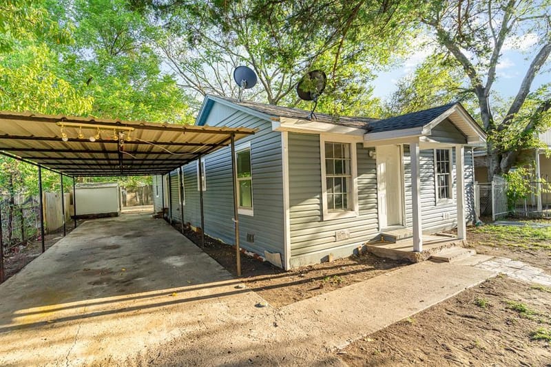 2314 Frank Henderson Jr Drive, Dallas TX 75216 - Photo 2