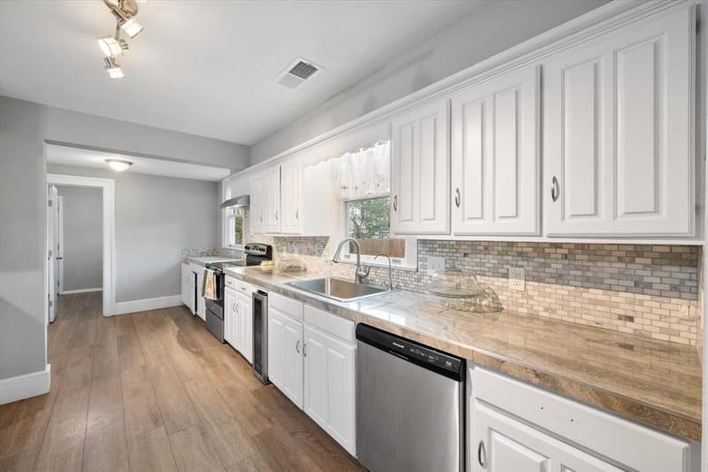 309 S Avenue B, Wortham TX 76693 - Photo 10