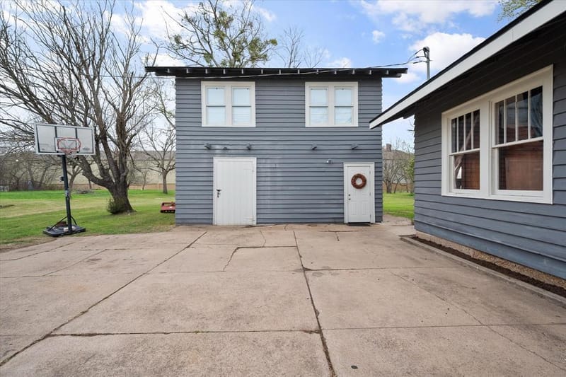 309 S Avenue B, Wortham TX 76693 - Photo 29