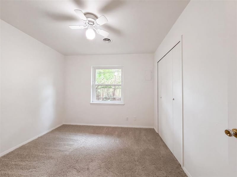 1805 Brookview Drive, Arlington TX 76010 - Photo 12