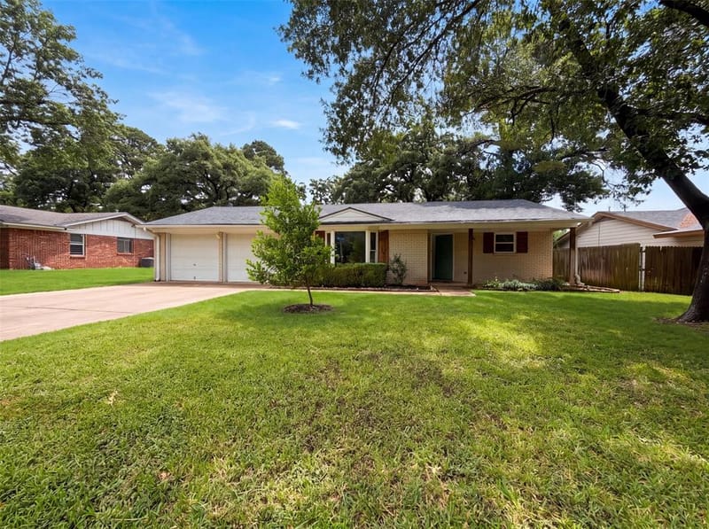 1805 Brookview Drive, Arlington TX 76010