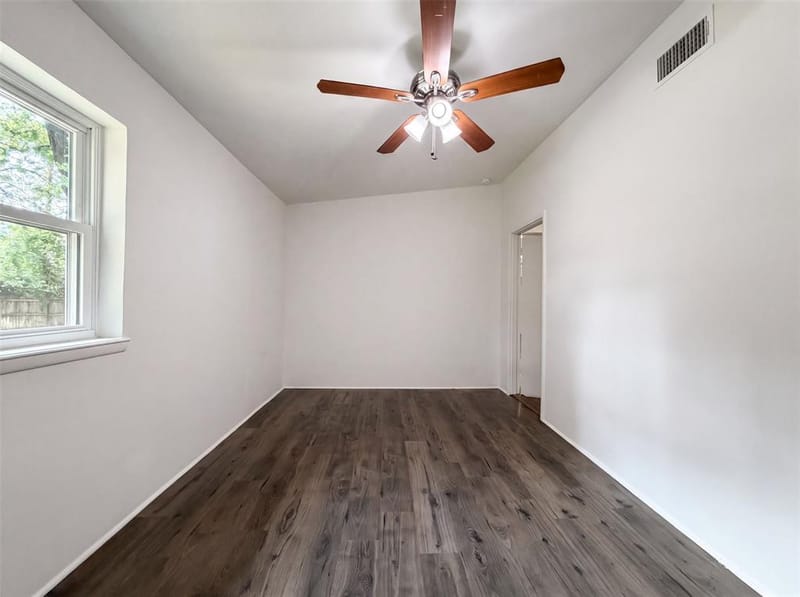 1805 Brookview Drive, Arlington TX 76010 - Photo 9
