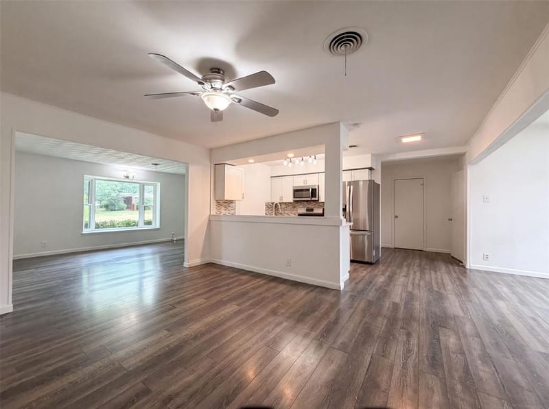 1805 Brookview Drive, Arlington TX 76010 - Photo 8