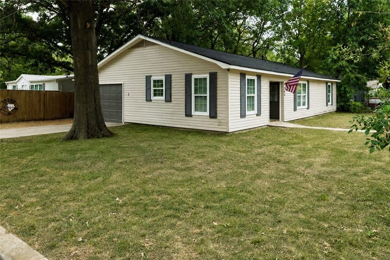 300 Broadway Street, Whitesboro TX 76273