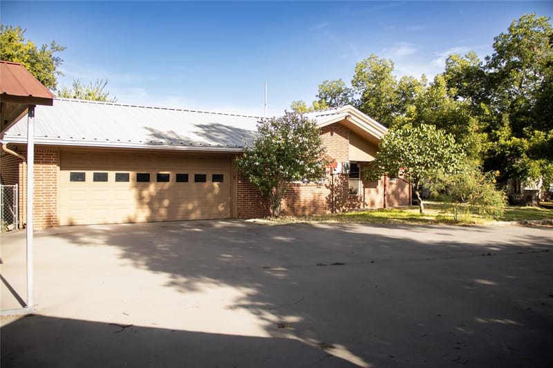 405 W Neely Avenue, Comanche TX 76442 - Photo 28