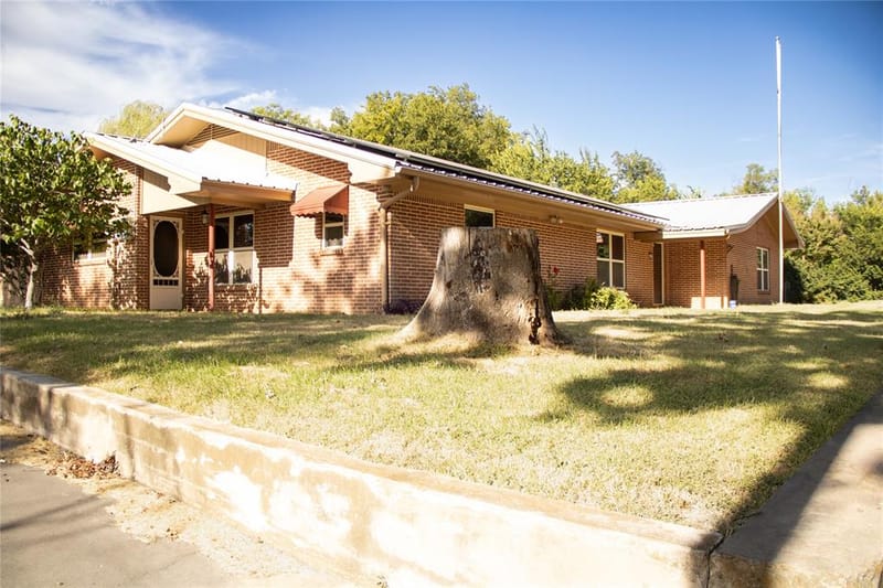 405 W Neely Avenue, Comanche TX 76442 - Photo 31