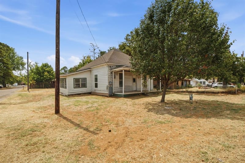214 E Woodland Street, Collinsville TX 76233 - Photo 17