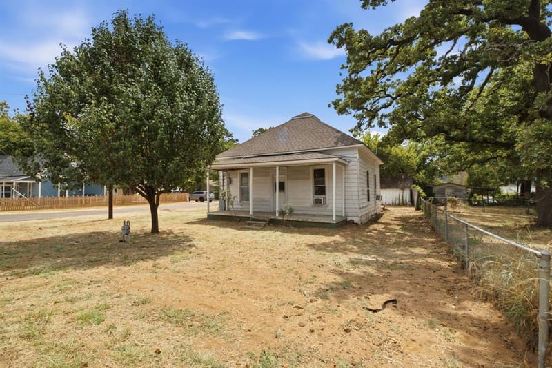 214 E Woodland Street, Collinsville TX 76233 - Photo 16