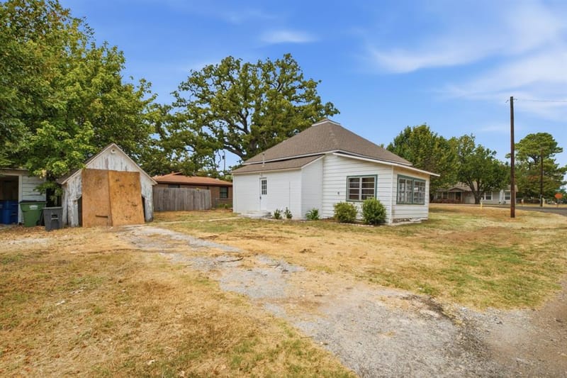 214 E Woodland Street, Collinsville TX 76233 - Photo 18