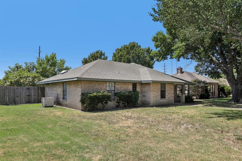 3805 Sunhill Drive, Greenville TX 75402 - Photo 2