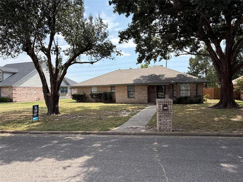 3805 Sunhill Drive, Greenville TX 75402