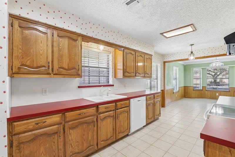 3805 Sunhill Drive, Greenville TX 75402 - Photo 14