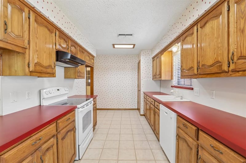 3805 Sunhill Drive, Greenville TX 75402 - Photo 11