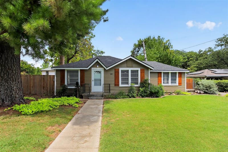 2811 Springdale Road, Fort Worth TX 76111