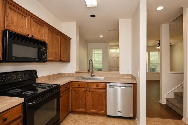 2219 Glacier Park Lane, Grand Prairie TX 75050 - Photo 9