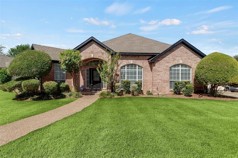 517 Quick Silver Drive, DeSoto TX 75115
