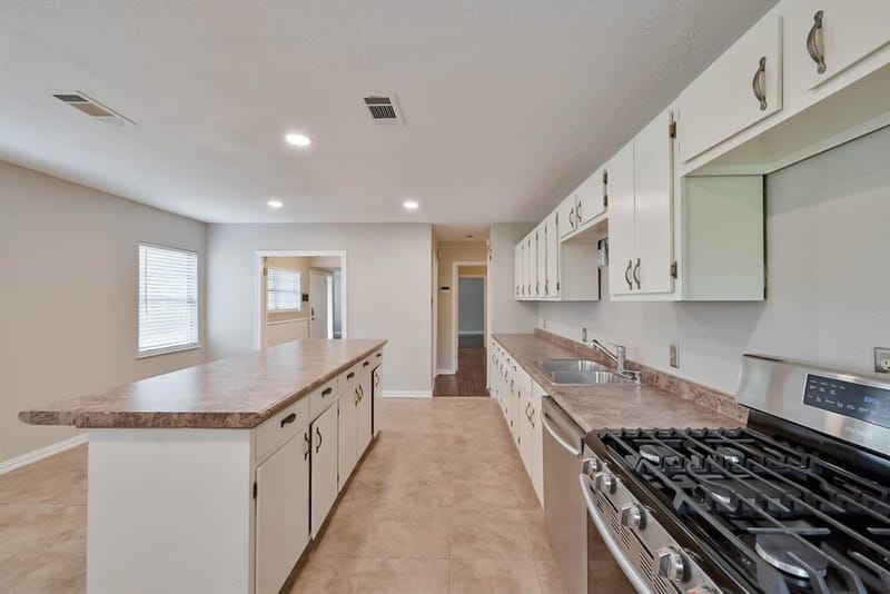 1122 W Park Row Drive, Arlington TX 76013 - Photo 17