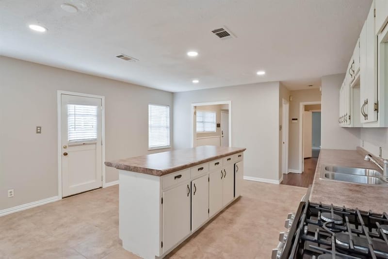 1122 W Park Row Drive, Arlington TX 76013 - Photo 16