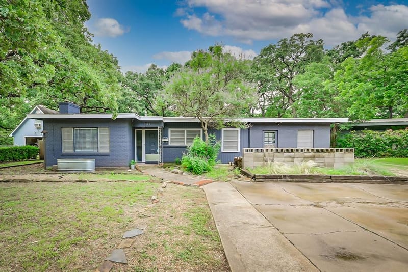 1122 W Park Row Drive, Arlington TX 76013