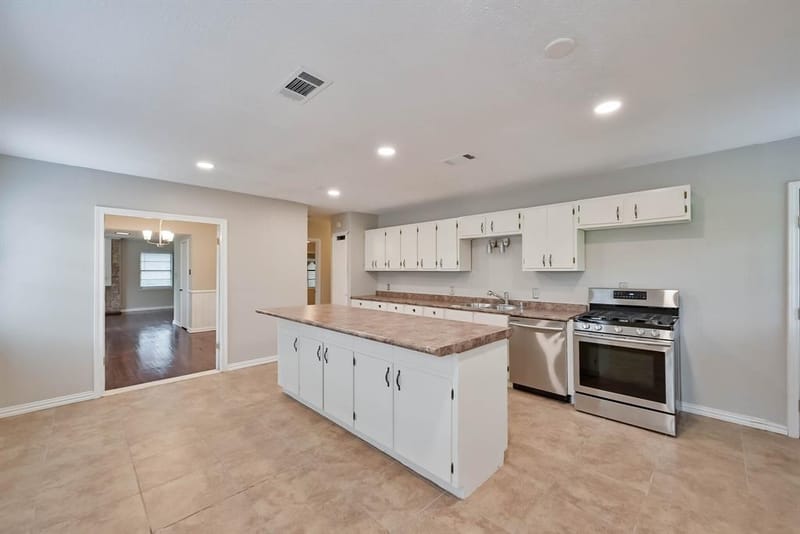 1122 W Park Row Drive, Arlington TX 76013 - Photo 14