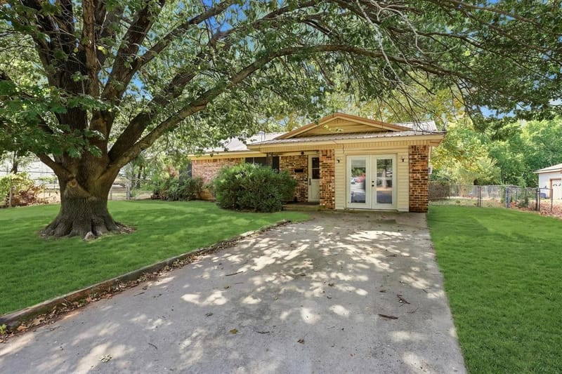 503 N College Street, Whitesboro TX 76273