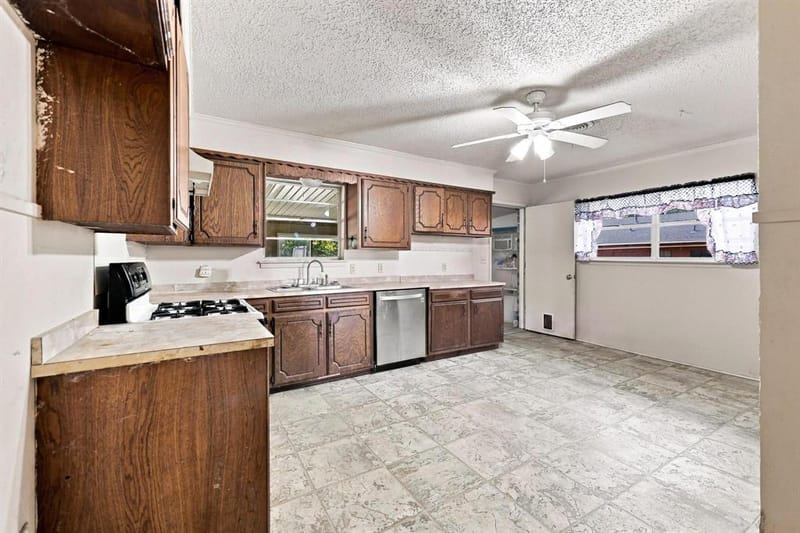 503 N College Street, Whitesboro TX 76273 - Photo 11