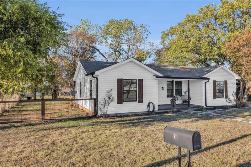 211 W Stegall Drive, Robinson TX 76706 - Photo 2
