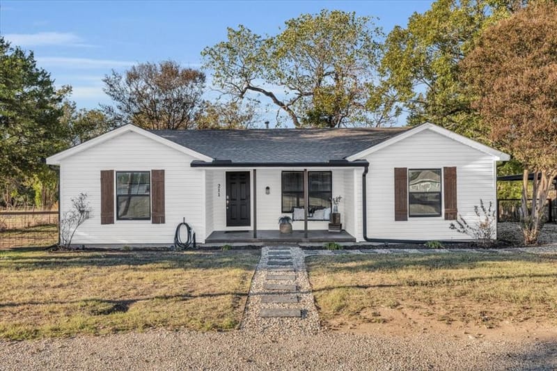211 W Stegall Drive, Robinson TX 76706