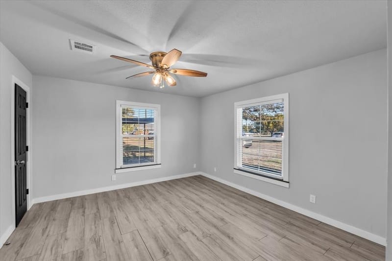 211 W Stegall Drive, Robinson TX 76706 - Photo 10