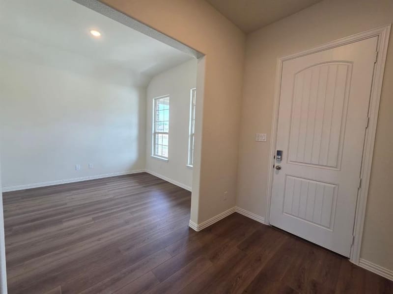 804 Silverleaf Drive, Ennis TX 75119 - Photo 4