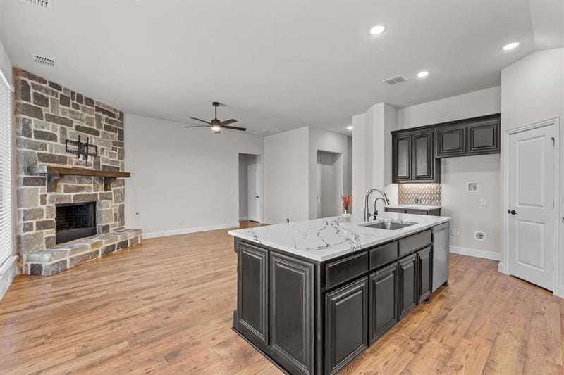 609 Pawprint Hollow, Godley TX 76044 - Photo 6