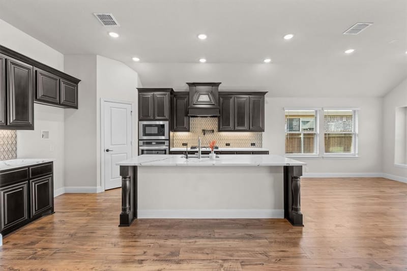 609 Pawprint Hollow, Godley TX 76044 - Photo 5