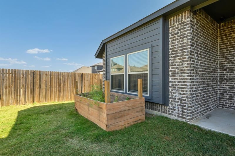 609 Pawprint Hollow, Godley TX 76044 - Photo 33