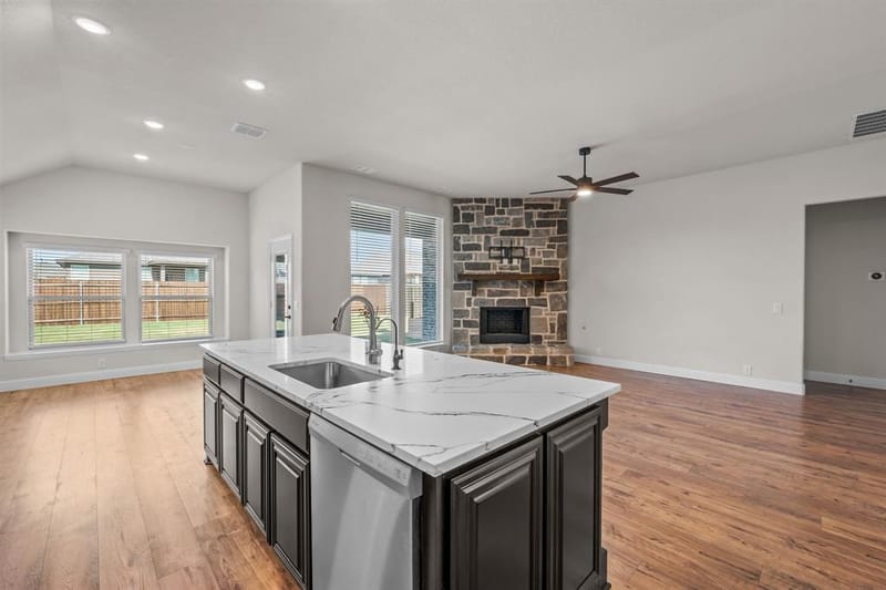 609 Pawprint Hollow, Godley TX 76044 - Photo 4