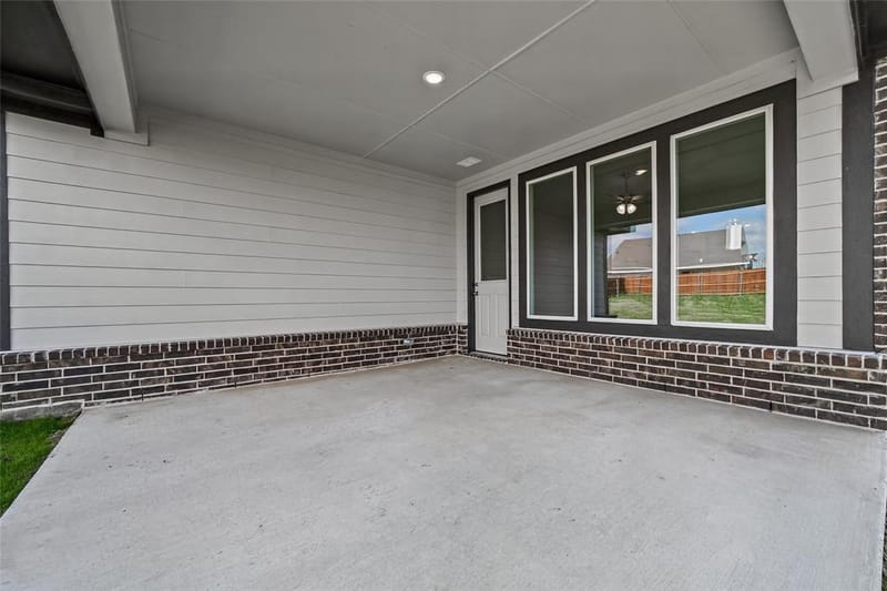 806 Silverleaf Drive, Ennis TX 75119 - Photo 27
