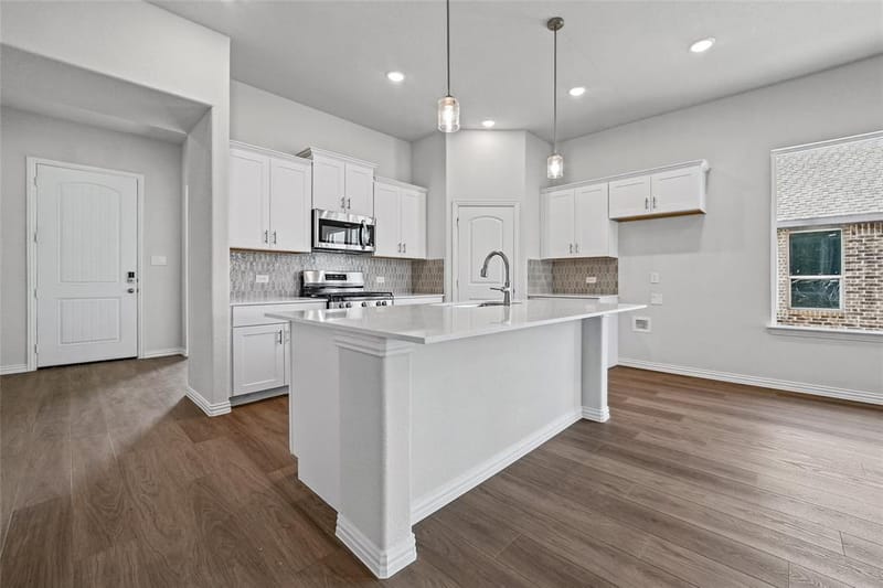 806 Silverleaf Drive, Ennis TX 75119 - Photo 9